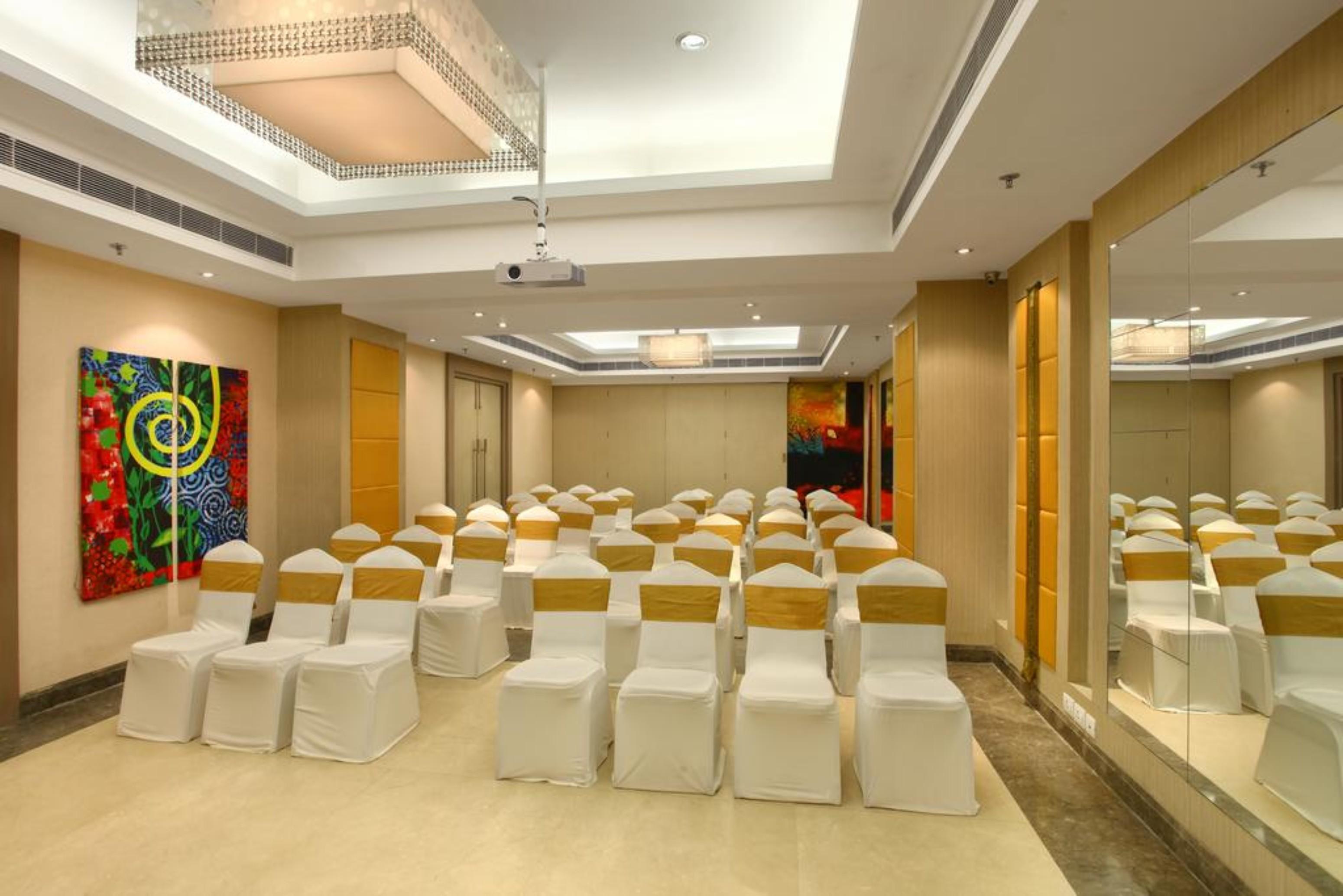 The Ashtan Sarovar Portico Nuova Delhi Esterno foto
