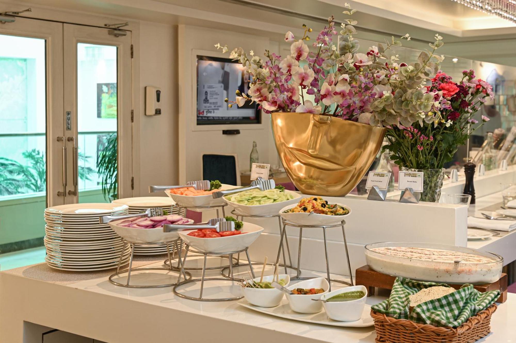 The Ashtan Sarovar Portico Nuova Delhi Esterno foto