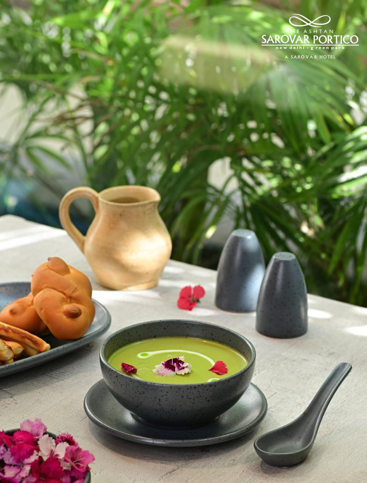 The Ashtan Sarovar Portico Nuova Delhi Esterno foto