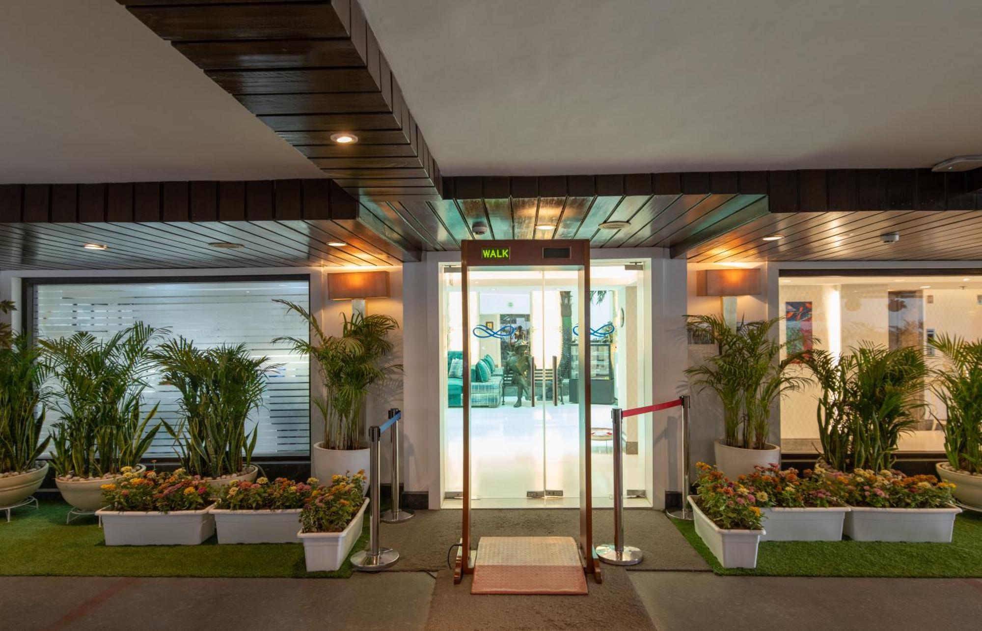 The Ashtan Sarovar Portico Nuova Delhi Esterno foto