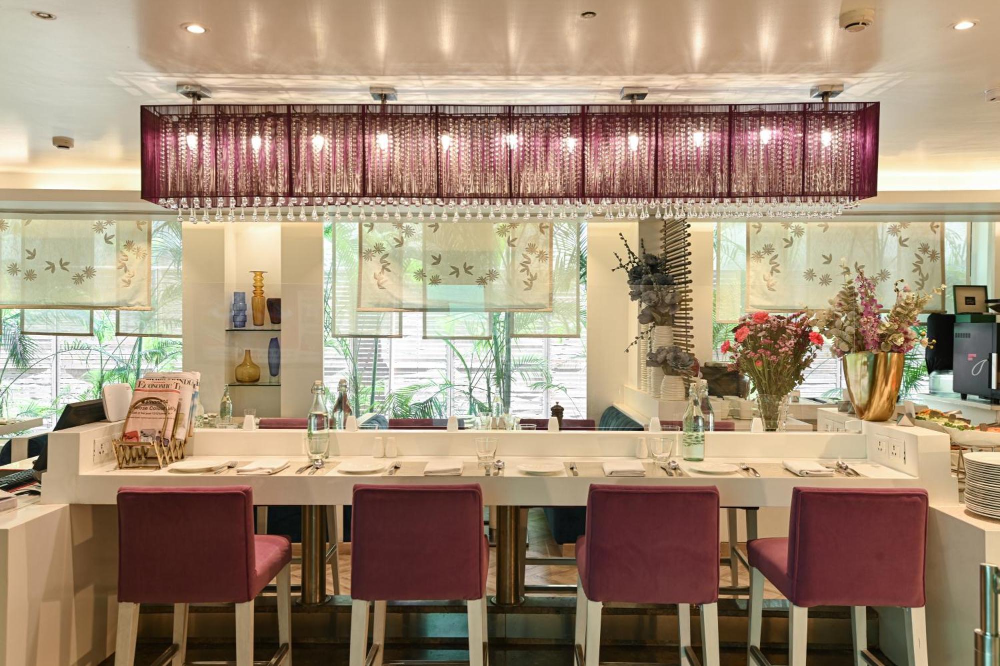 The Ashtan Sarovar Portico Nuova Delhi Esterno foto