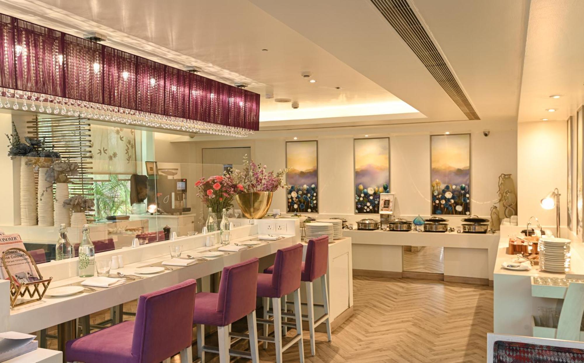 The Ashtan Sarovar Portico Nuova Delhi Esterno foto