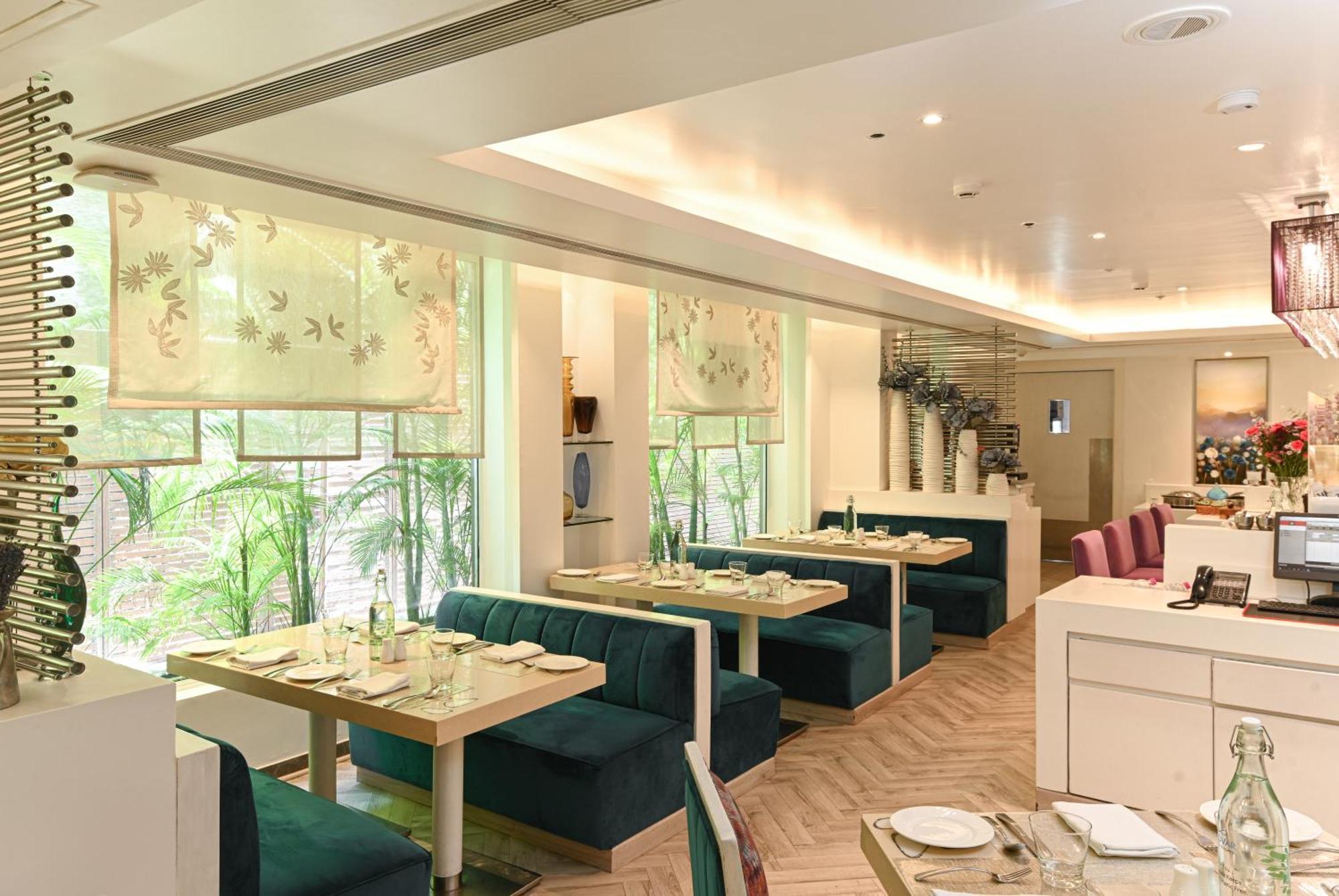 The Ashtan Sarovar Portico Nuova Delhi Esterno foto